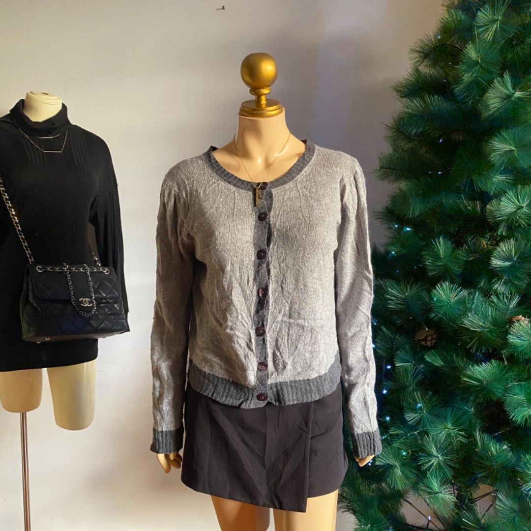 ANN TAYLOR LOFT grey knit cardigan Women s Fashion Coats