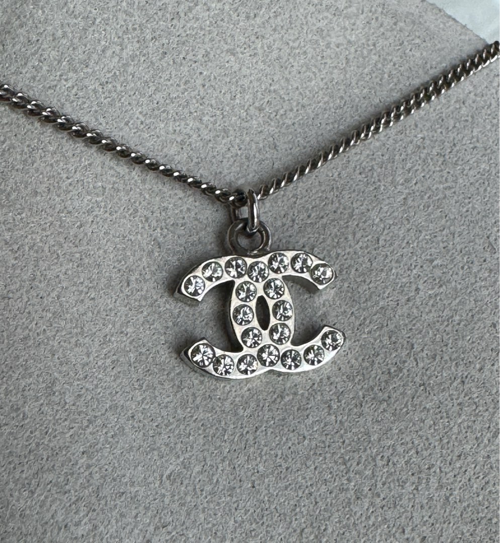 Chanel hot sale rhinestone necklace