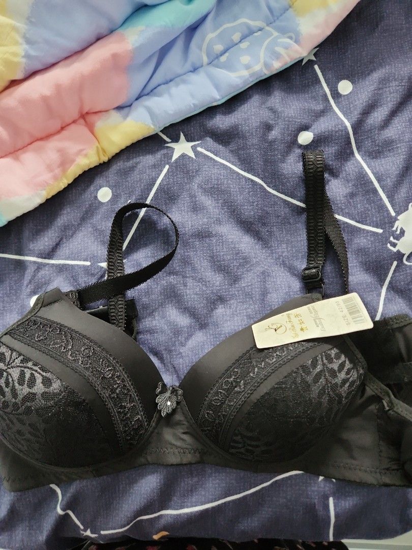 Black Color Bra 42 / 95 B C Cup Size Comfortable Lace, Women's Fashion, New  Undergarments & Loungewear on Carousell
