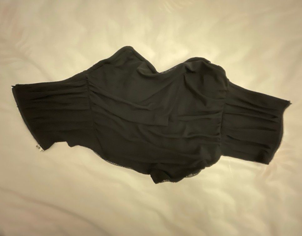 Black zip up corset top, Women's Fashion, Tops, Other Tops on Carousell