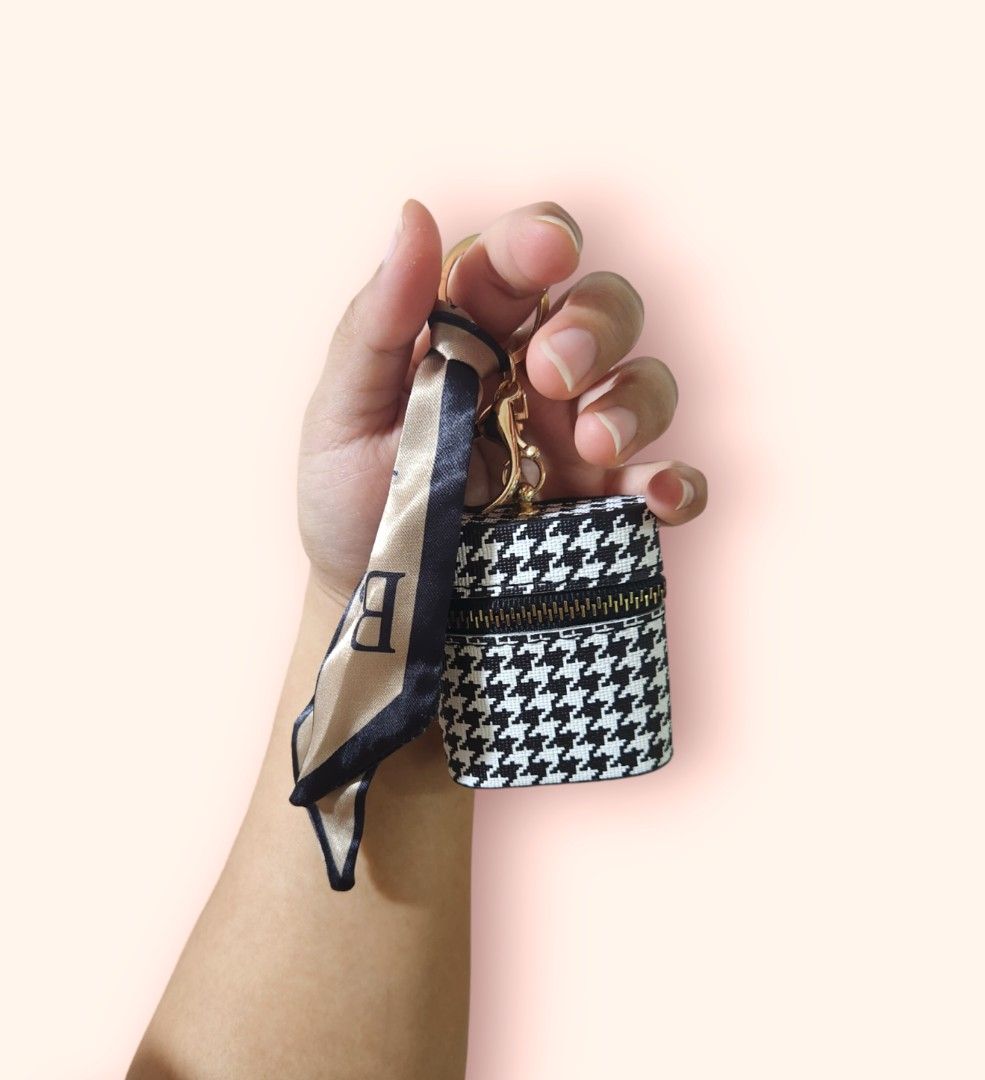 Burberry coin pouch keychain store