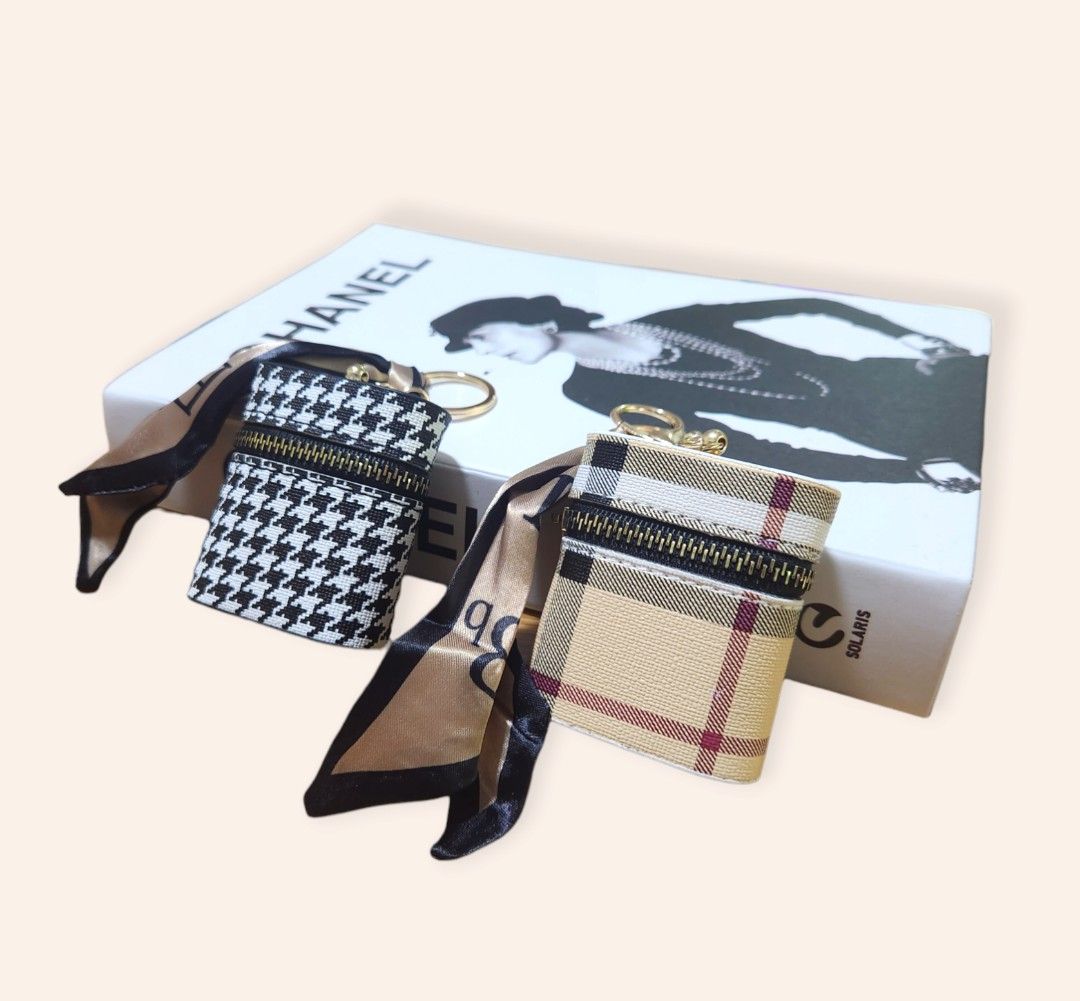 Burberry coin clearance pouch keychain