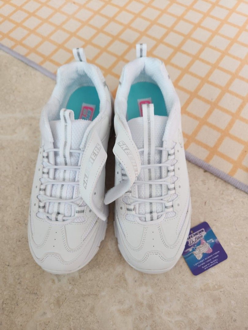 White tennis shoes with velcro straps top