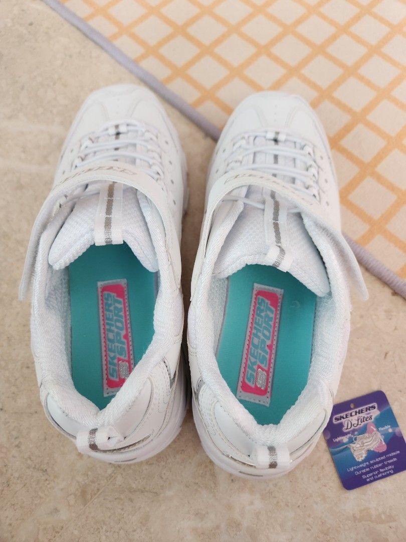 Skechers with shop elastic straps