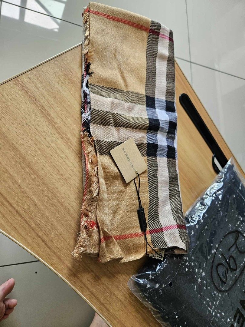Burberry beetroot scarf store