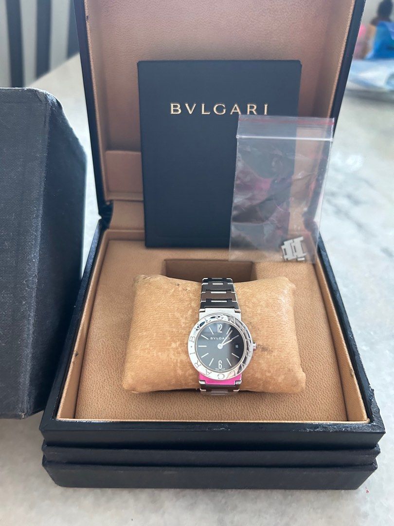 Bvlgari watch ladies 26mm AUTHENTIC (Category: Watches) located in Singapore. Submitted by acathelizabeth (Listing ID 1272511776, Image 1). Description: Authentic Bvlgari Ladies watch 26mm. Full set with box but no receipt. Box in condition as seen. Item in pristine condition. Watch working well. Been resized cos I have small wrist but can be resize back. Not for fussy buyer. Item as shown. .