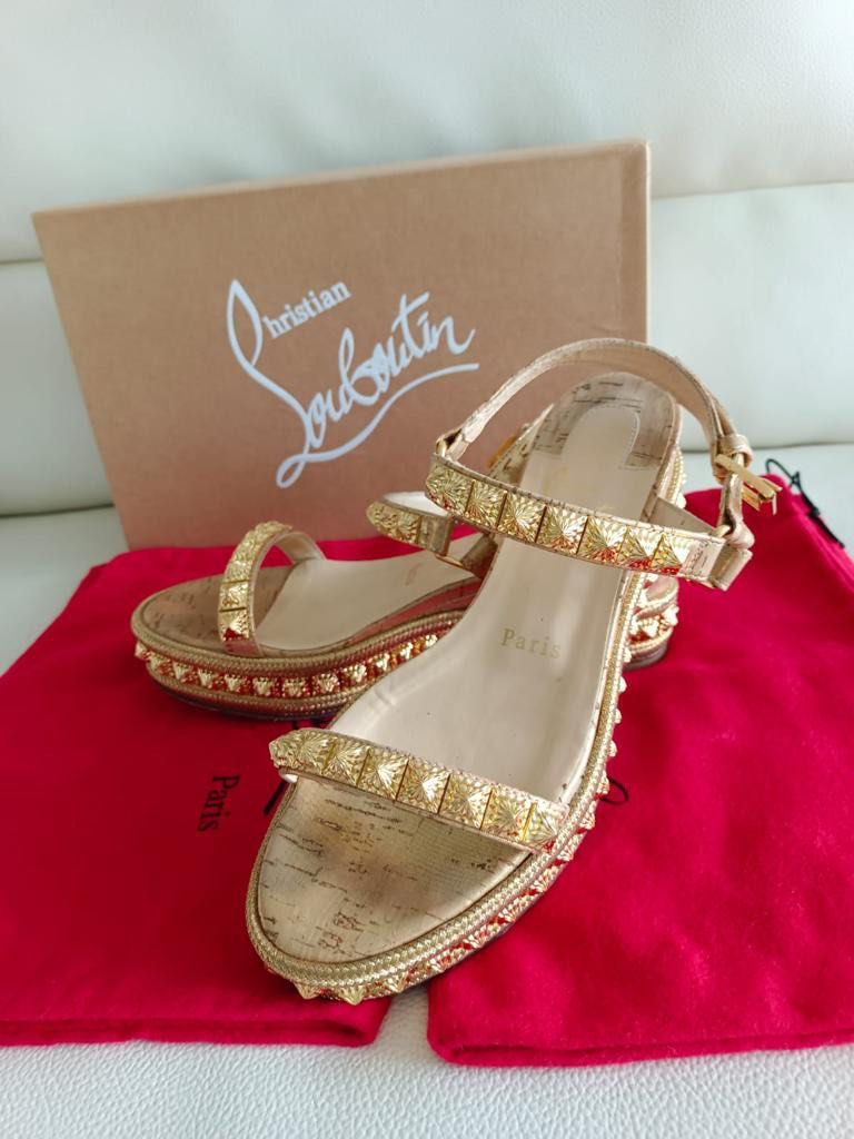 Christian sales louboutin pyradiams
