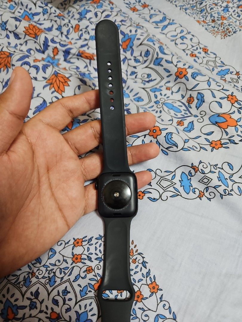 Clearance Sale Apple watch SE blue colour 40 mm Mobile Phones