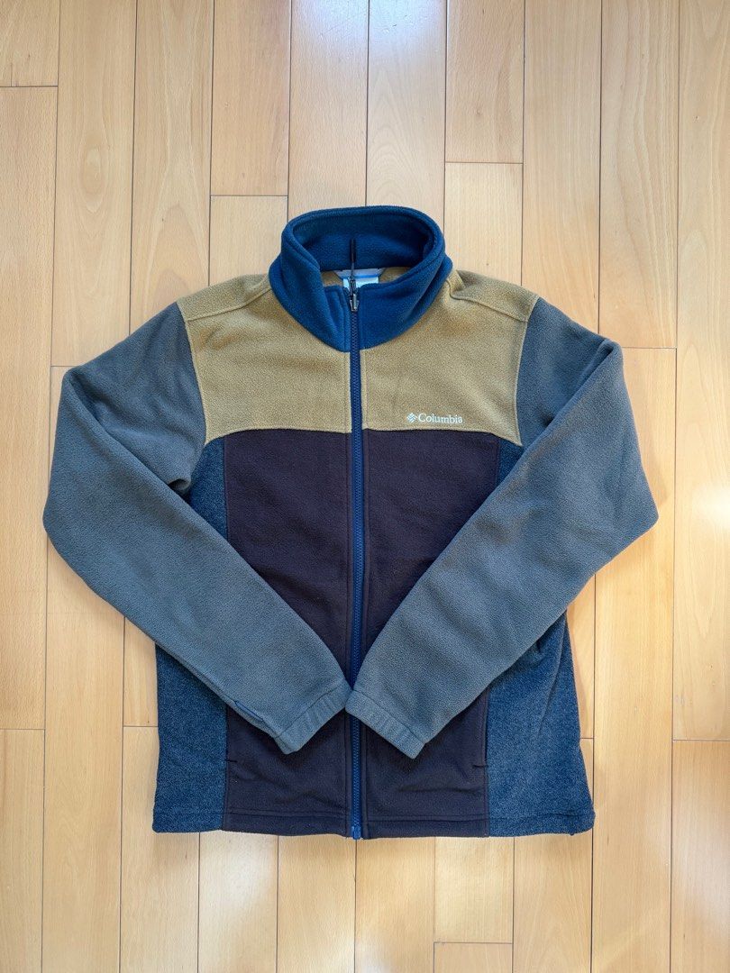 Columbia fleece jacket （分類：外套及戶外衣服）位於 Hong Kong。 由 mr.military 提交（商品編號 1272531407，圖片 1）。簡介： Size S Shoulder 43 Chest 52 Sleeve 65 Length 65。