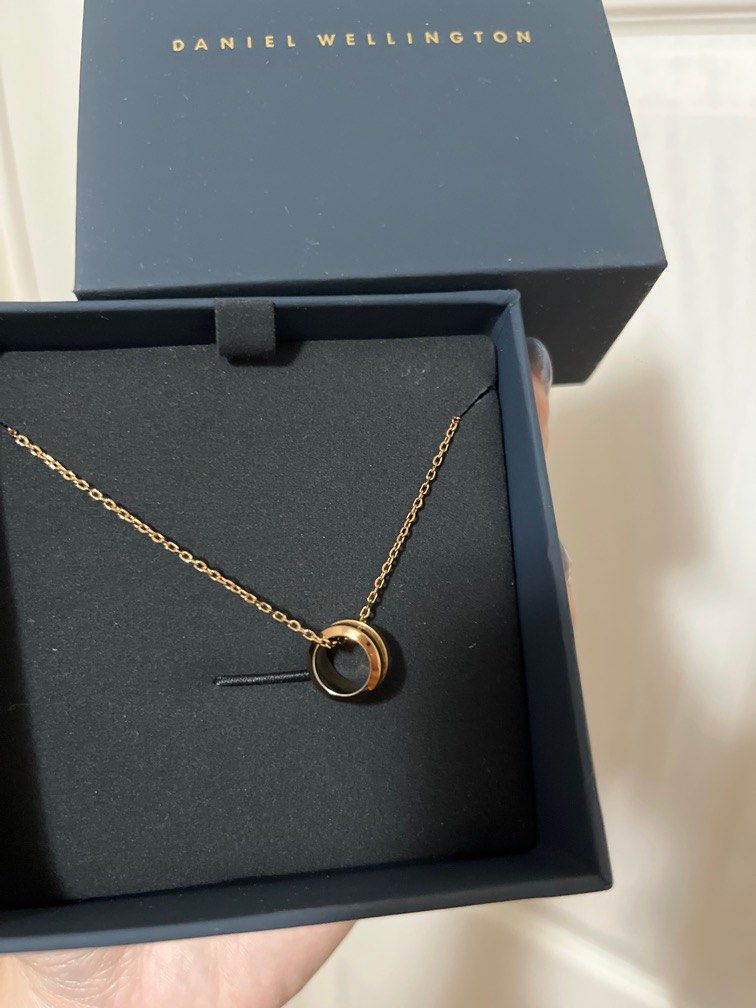 Daniel sales wellington necklace