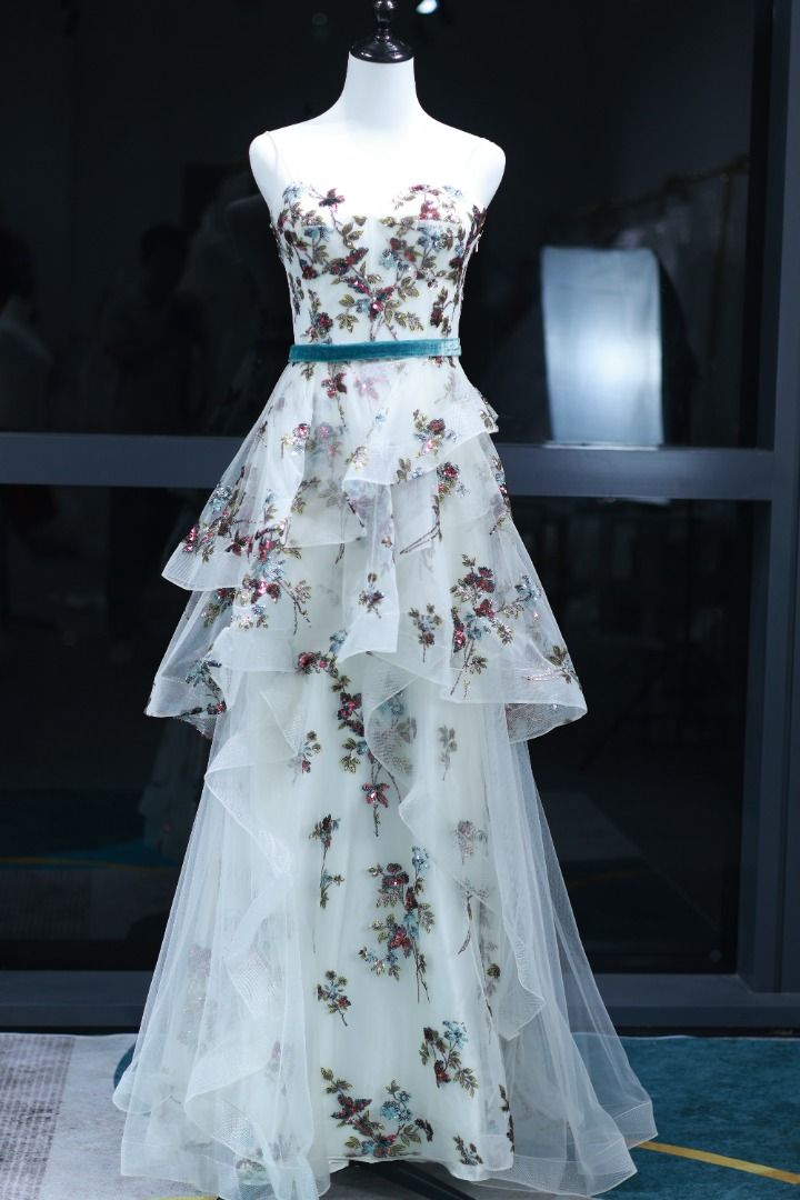 White flower discount wedding dress
