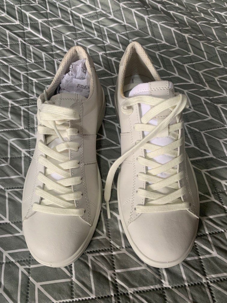 Ecco Sneakers (Category: Sneakers) located in Quezon City. Submitted by carousel1675 (Listing ID 1272495863, Image 1). Description: This is Brand New with slight discoloration on the inside sole kindly look at last pic for flaws.