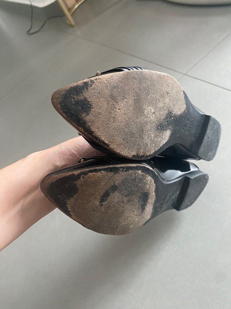 Flat (Category: Flats) located in Singapore. Submitted by chuperdoll (Listing ID 1272490496, Image 3). Description: Classy and stylist pair to match almost everything. Looking for new owner. .