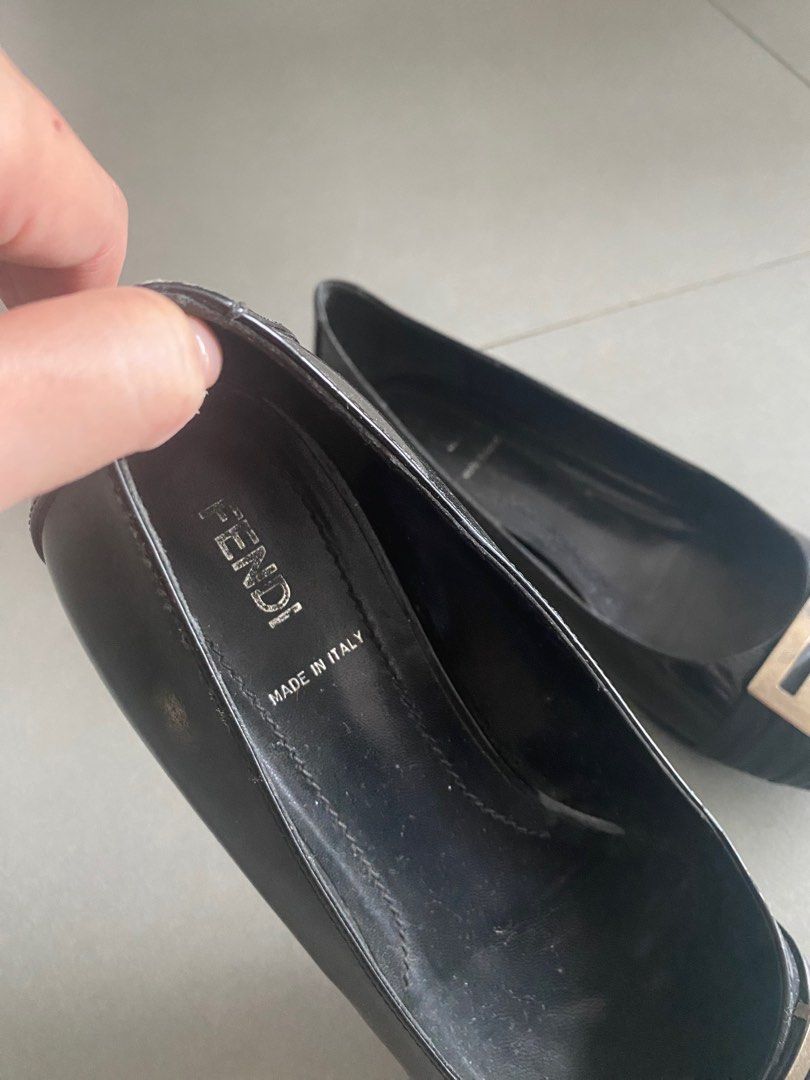 Flat (Category: Flats) located in Singapore. Submitted by chuperdoll (Listing ID 1272490496, Image 5). Description: Classy and stylist pair to match almost everything. Looking for new owner. .