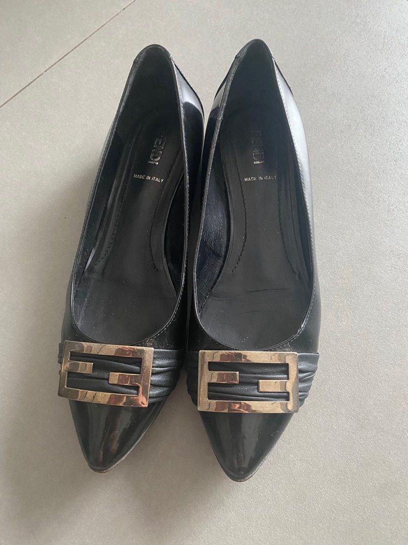 Flat (Category: Flats) located in Singapore. Submitted by chuperdoll (Listing ID 1272490496, Image 4). Description: Classy and stylist pair to match almost everything. Looking for new owner. .
