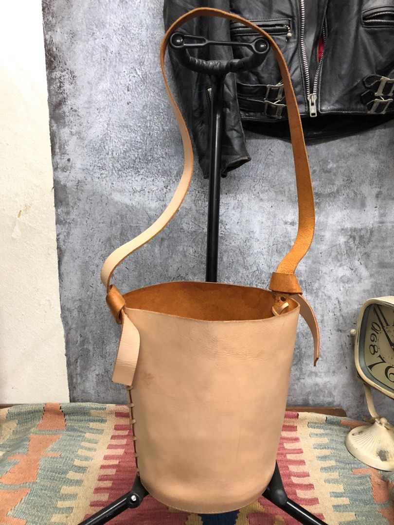 Handmade leather bucket bag shop