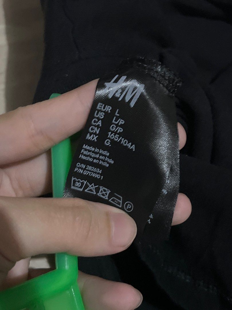 H&M Black Shirt (Category: Shirts) located in Manila. Submitted by ysc10 (Listing ID 1272515260, Image 2). Description: MOP: Gcash.