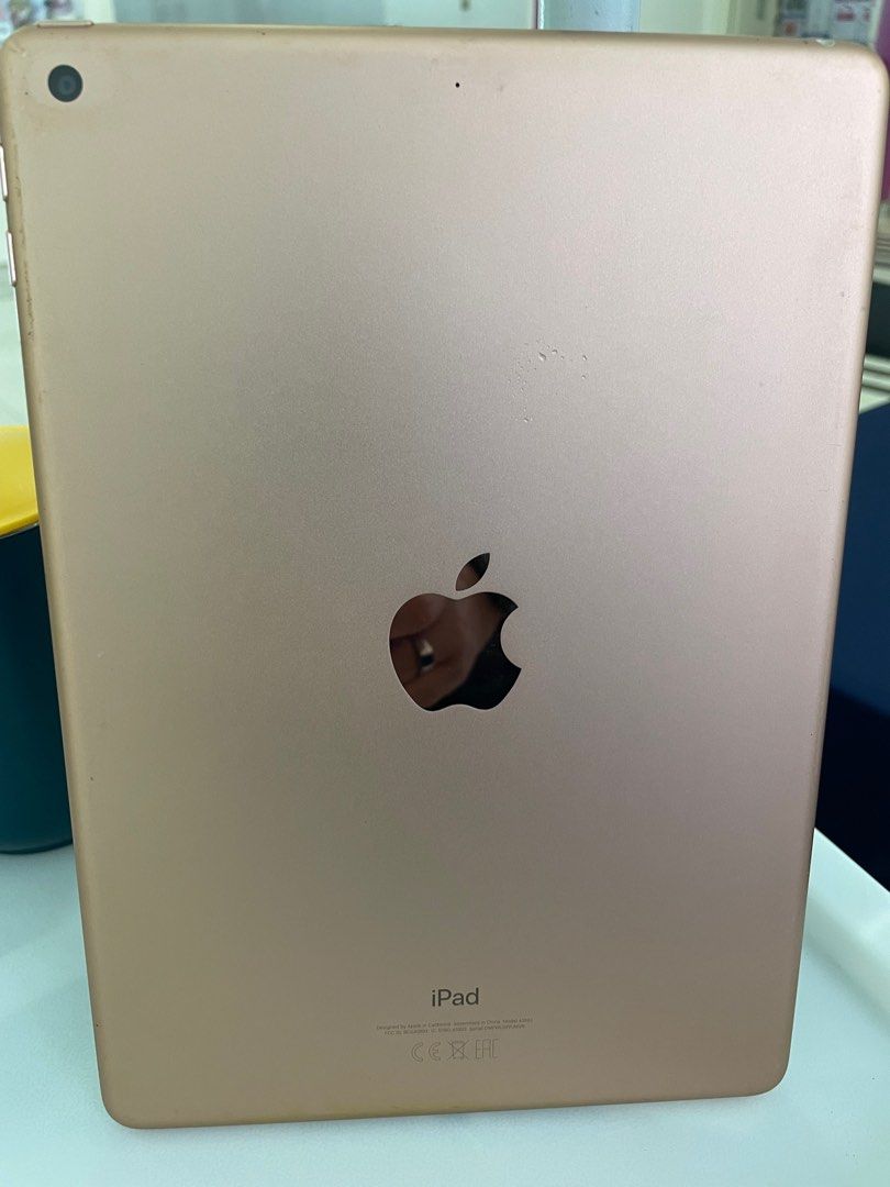 Apple iPad (Wi-Fi, 32GB) - Gold (6th Generation) 