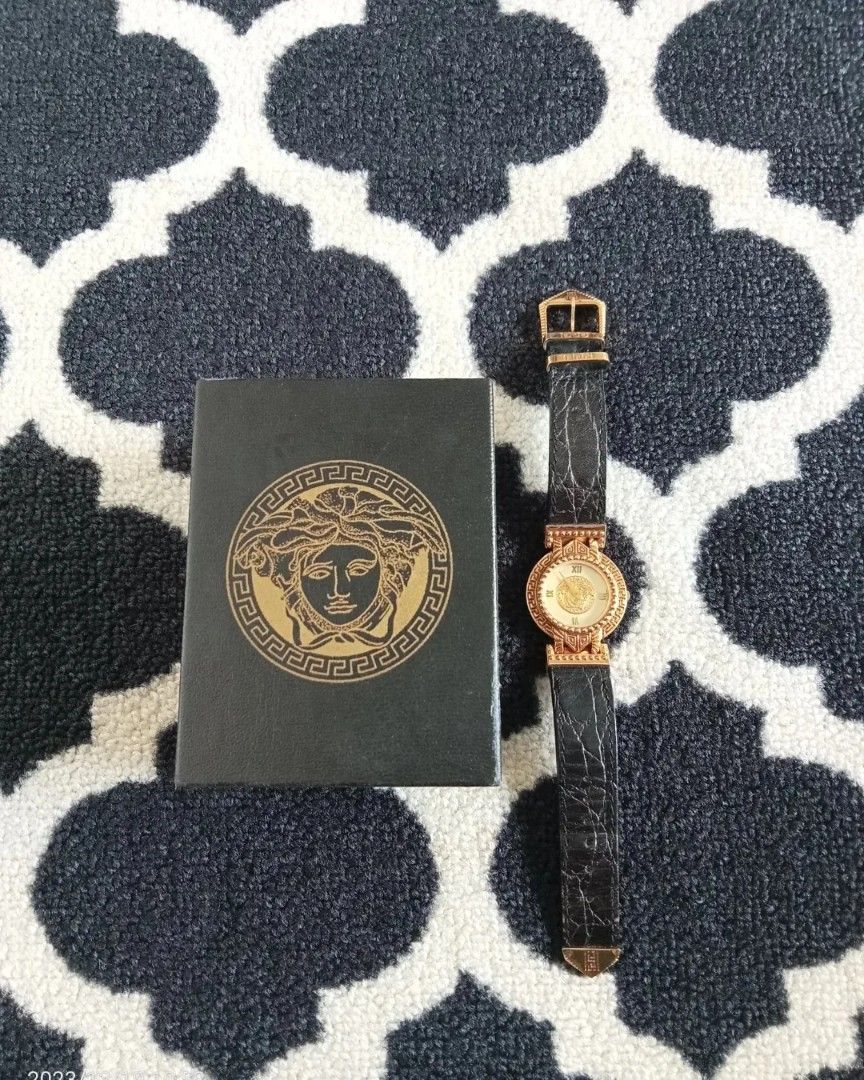 Jam tangan vintage gianni versace signature gold plated g10, Fesyen Wanita, Jam Tangan di Carousell