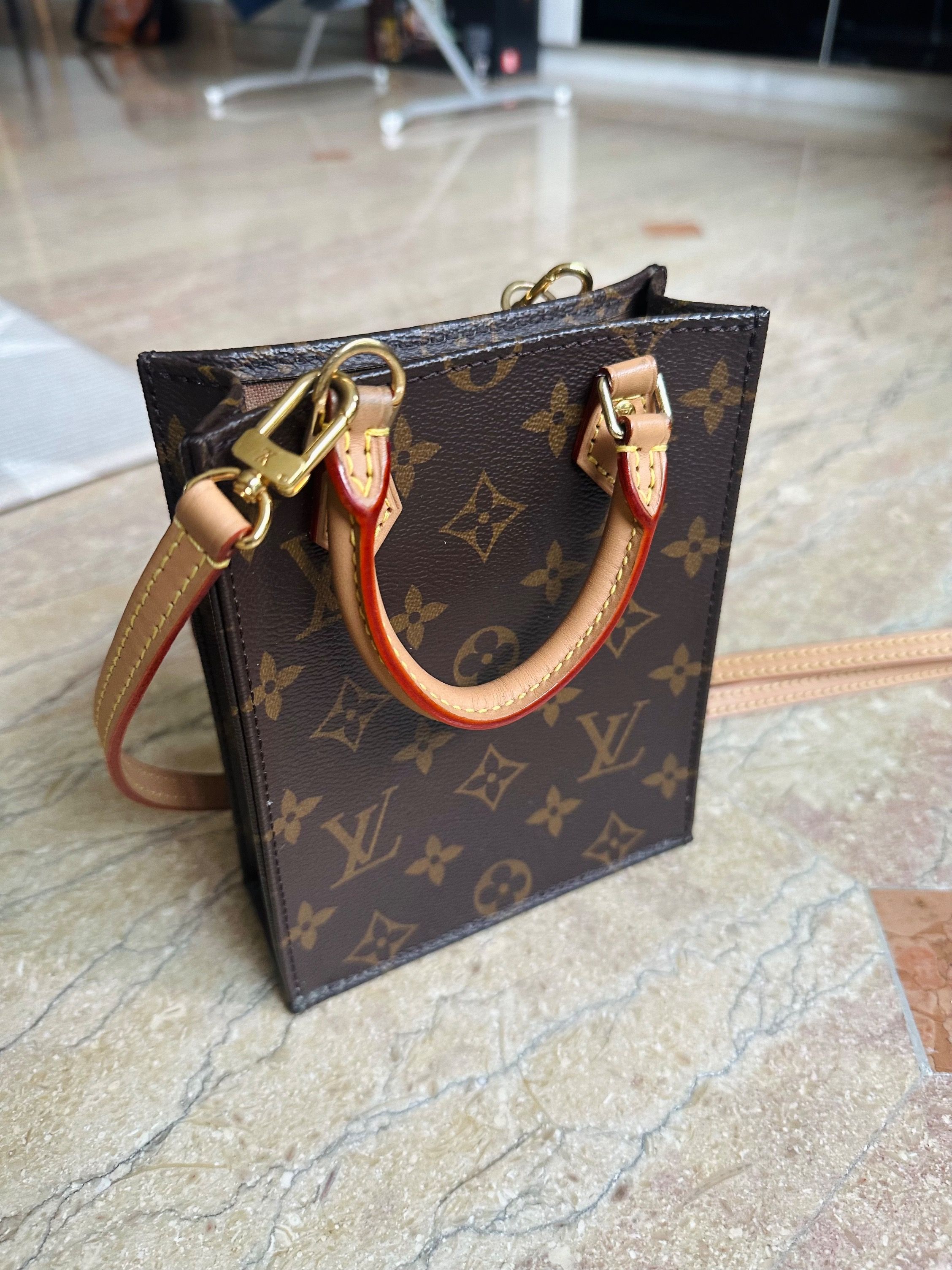 LV Petit Sac Plat