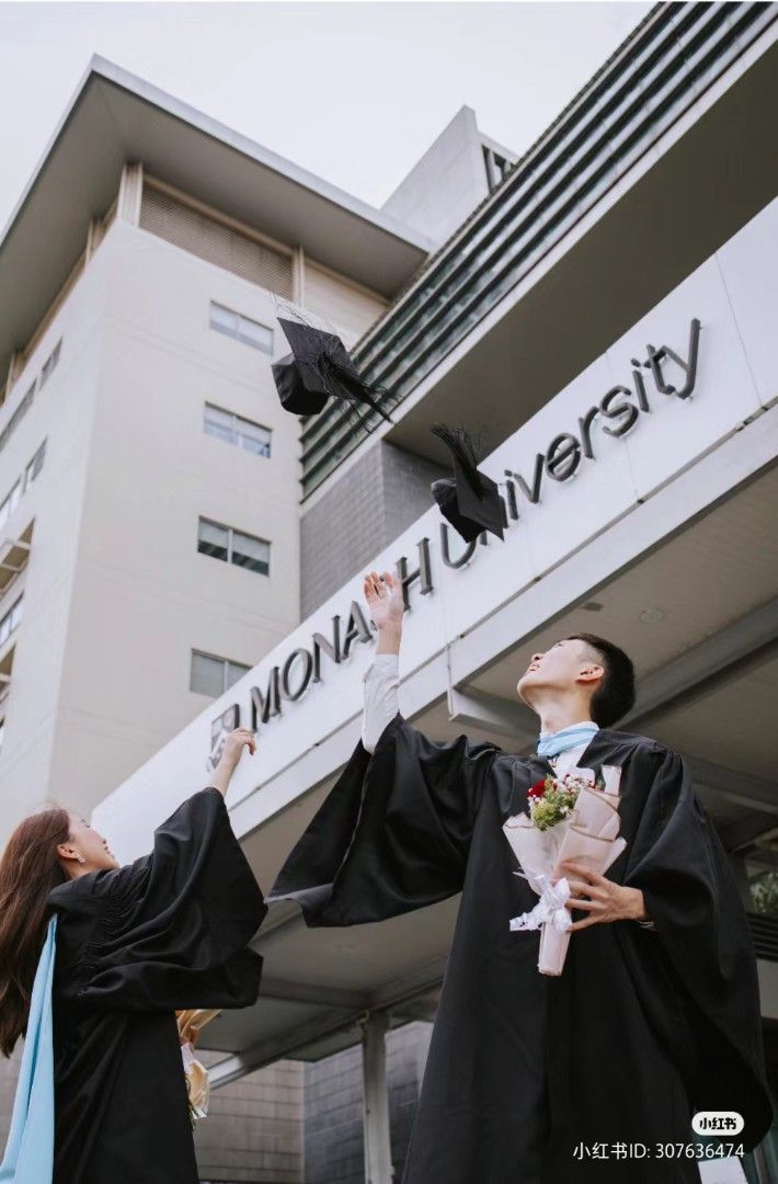 Monash Graduation Gown Rental