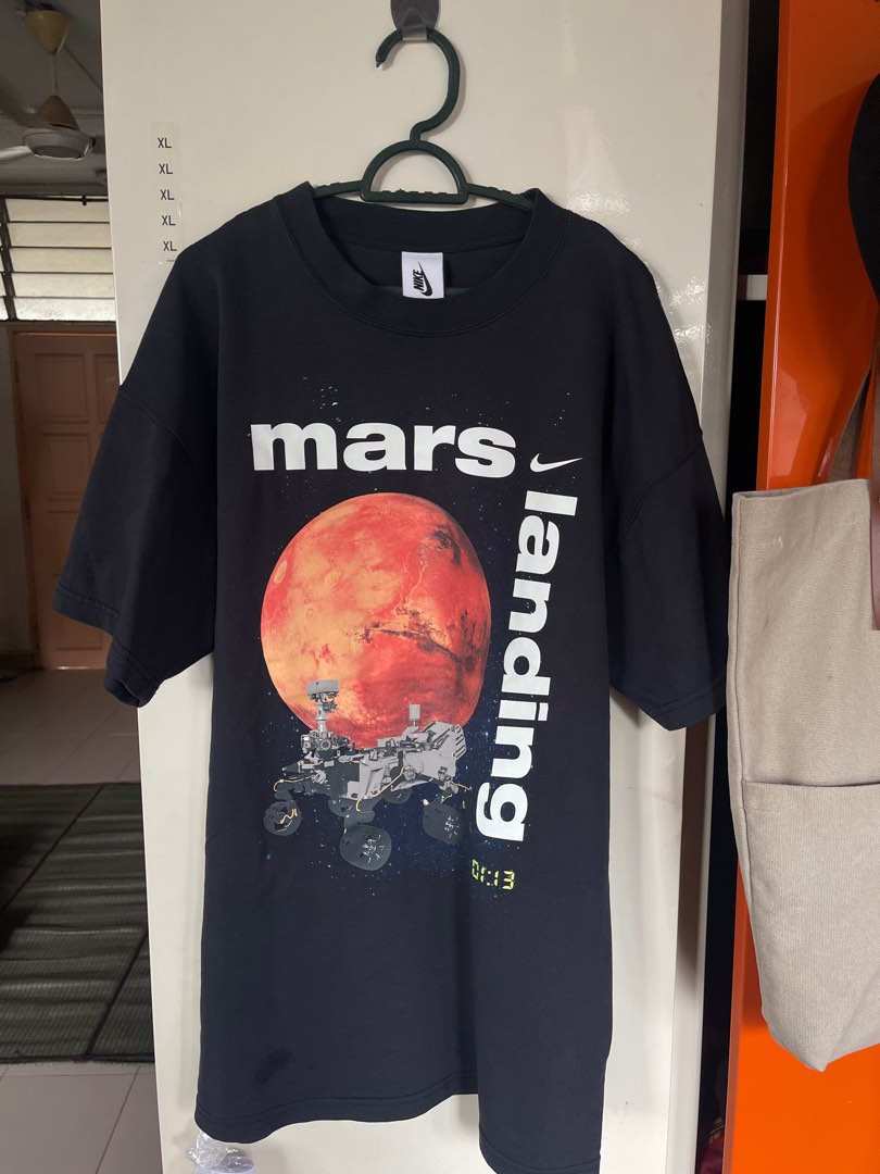 Nike mars shop landing tee