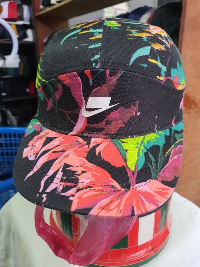 Nike tailwind store floral cap