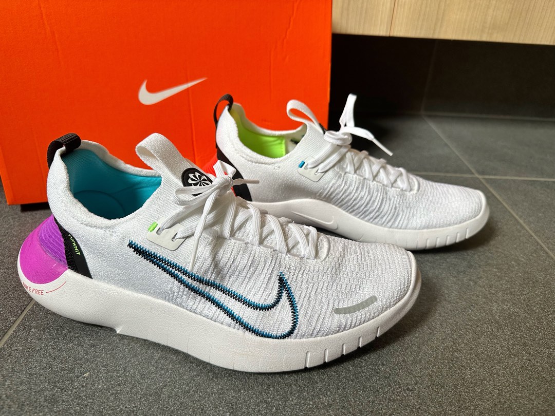 White nike deals flyknit free run