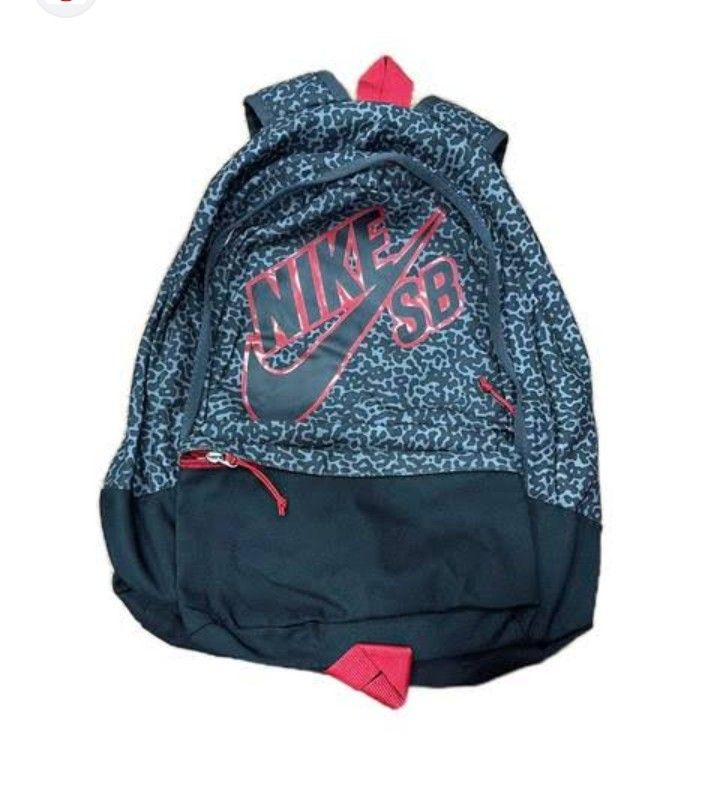 NIKE SB BACK PACK (Category: Backpacks) located in Cavite. Submitted by thriftedcloths (Listing ID 1272569829, Image 1). Description: nike sb back pack for adult no issue.