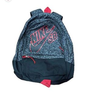 (Category: ) located in . Submitted by thriftedcloths (Listing ID 1272569829, Image 1). Description: .