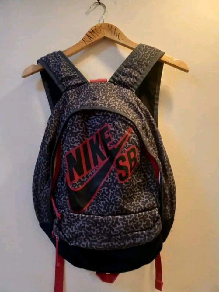 NIKE SB BACK PACK (Category: Backpacks) located in Cavite. Submitted by thriftedcloths (Listing ID 1272569829, Image 2). Description: nike sb back pack for adult no issue.