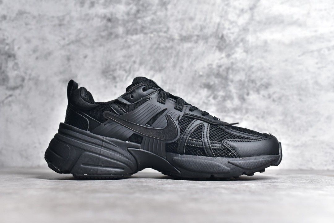 Nike triple black running shoes new arrivals