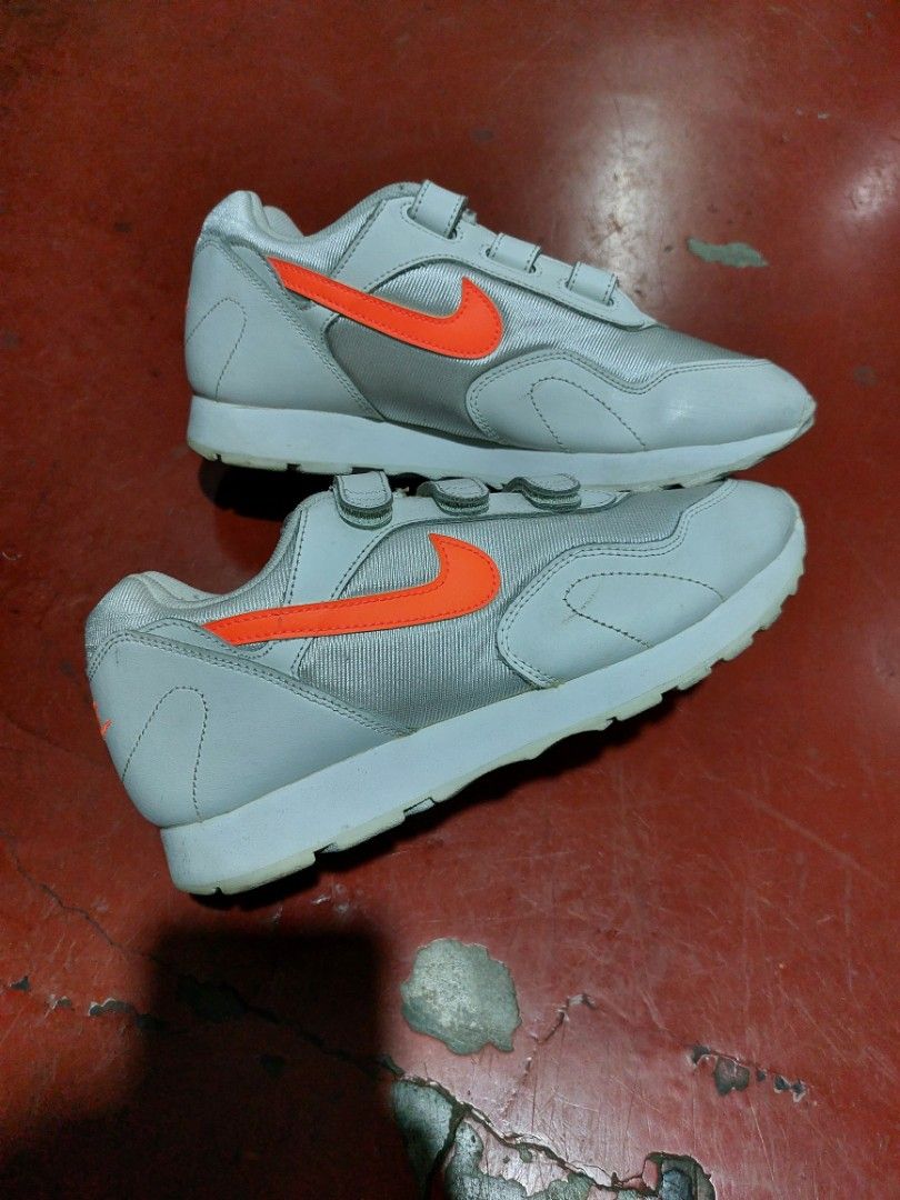 Nike outburst store v