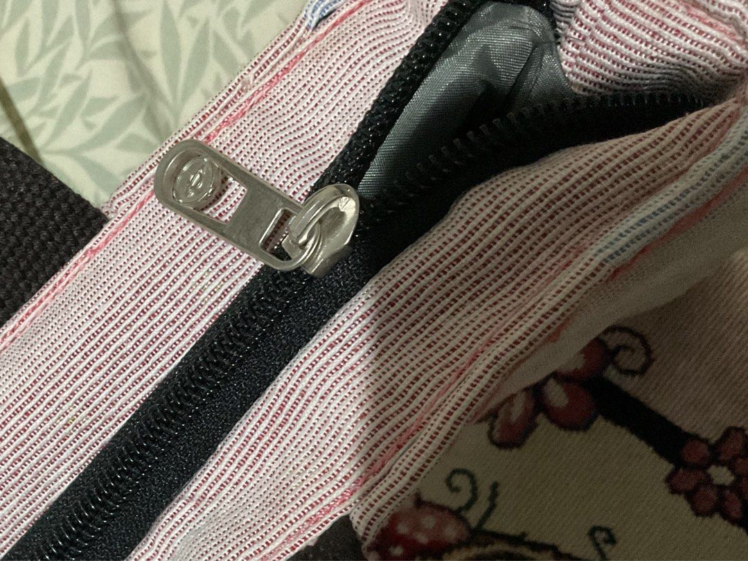 Owl Tote Bag (Category: Tote Bags) located in Pasig City. Submitted by 21thunder (Listing ID 1272548069, Image 2). Description: - large - has inner lining and a small pocket inside - send me a message for more photos.