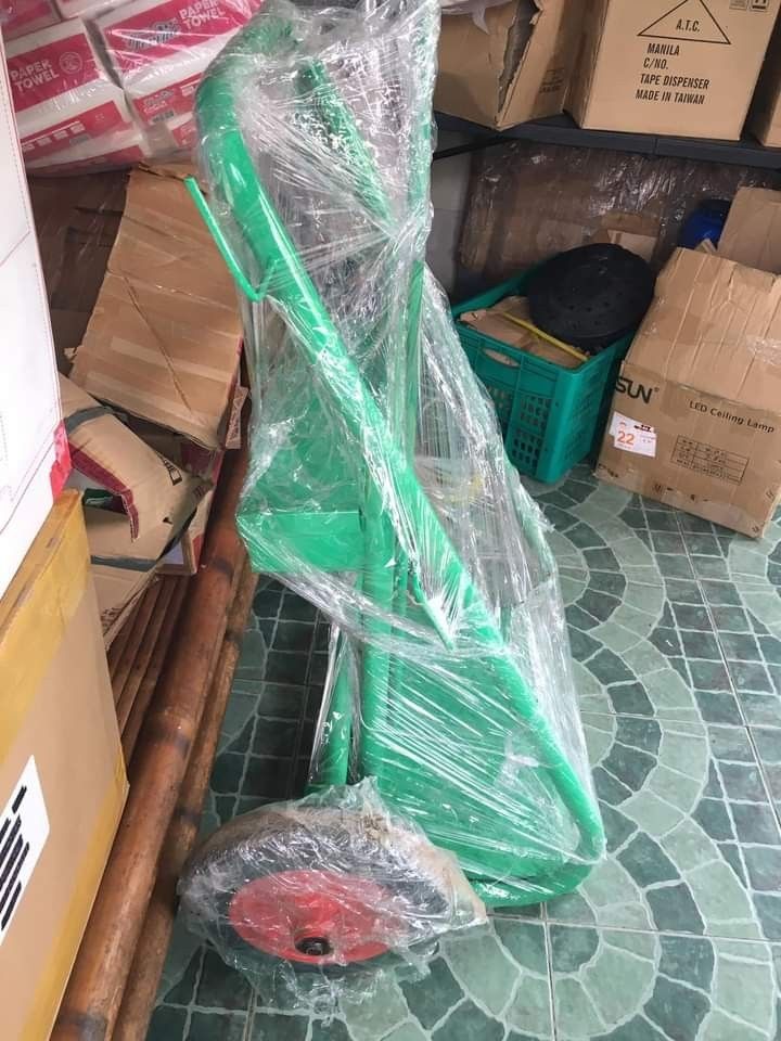 Oxygen acetylene Tank Cart (Category: Construction Tools & Equipment) located in San Pedro. Submitted by draftingtablemaker (Listing ID 1272486770, Image 2). Description: Heavy duty oxygen and acetylene tank cart Customized With tool box Ms base plate Fully welded Pm us for details.
