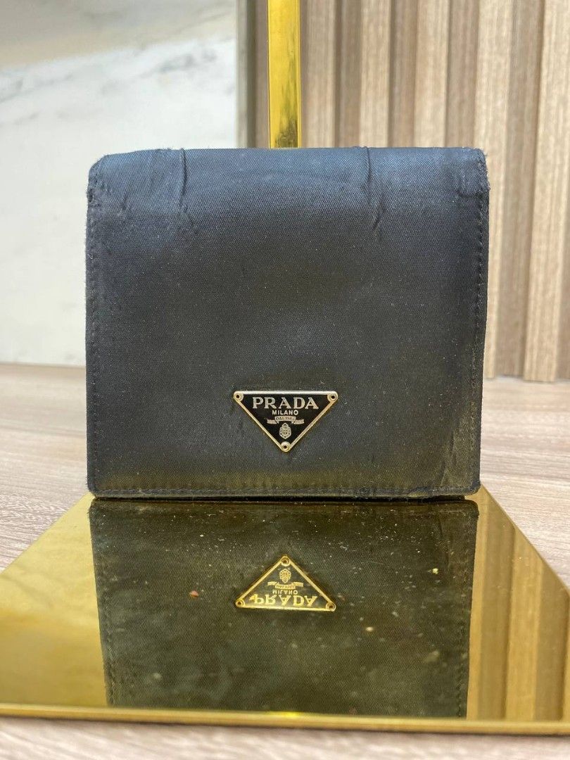 Prada hotsell short wallet