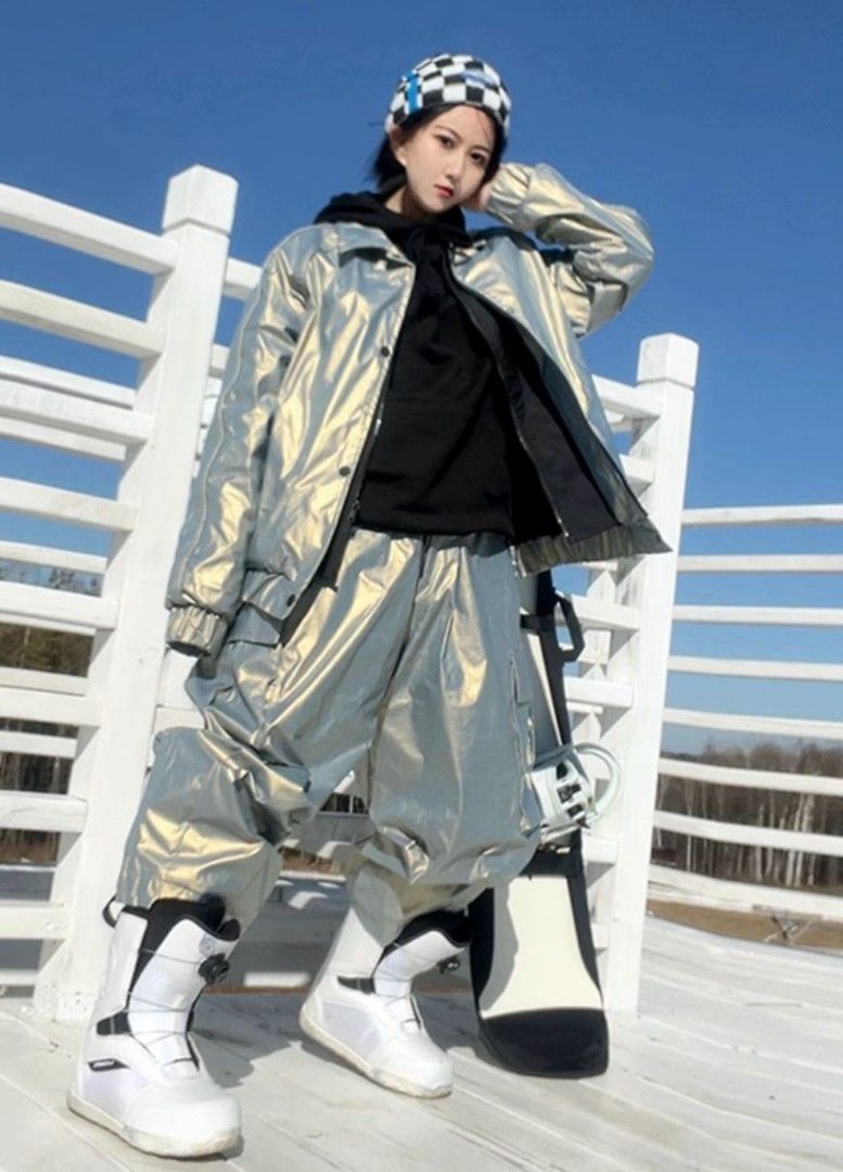 Reflective online ski suit