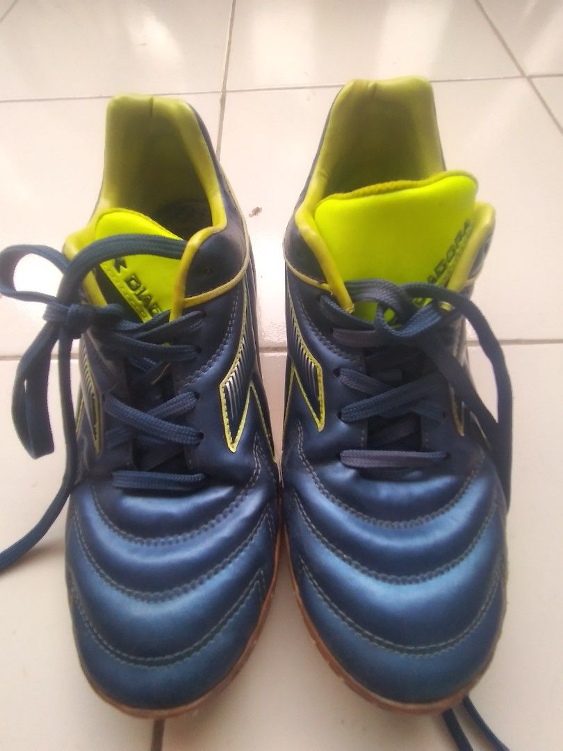 Sepatu cleat diadora store