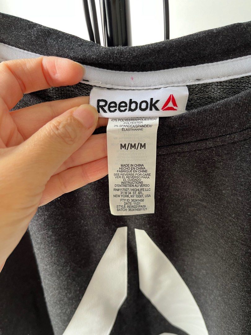 Sweater reebok M perfect saleee Women s Fashion Activewear