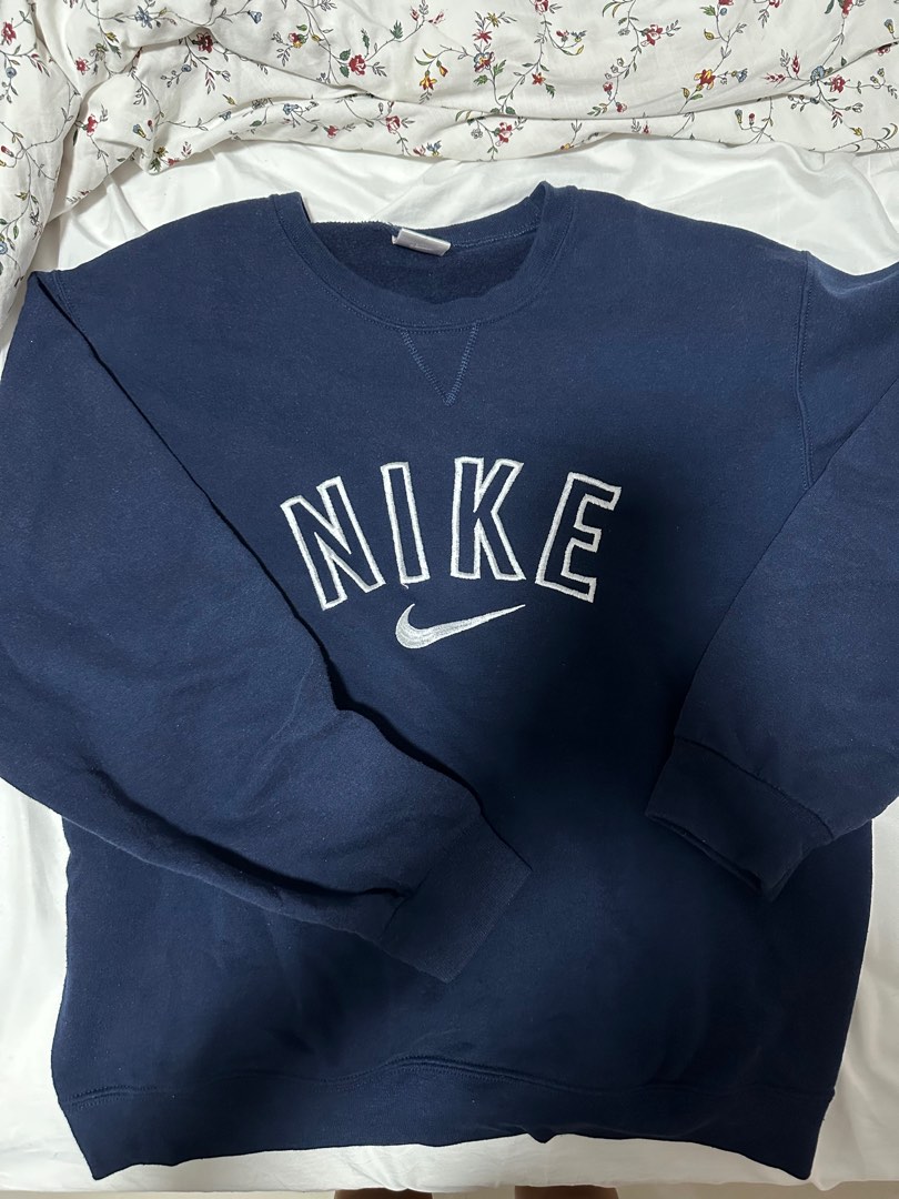 Thrifted nike sweater outlet