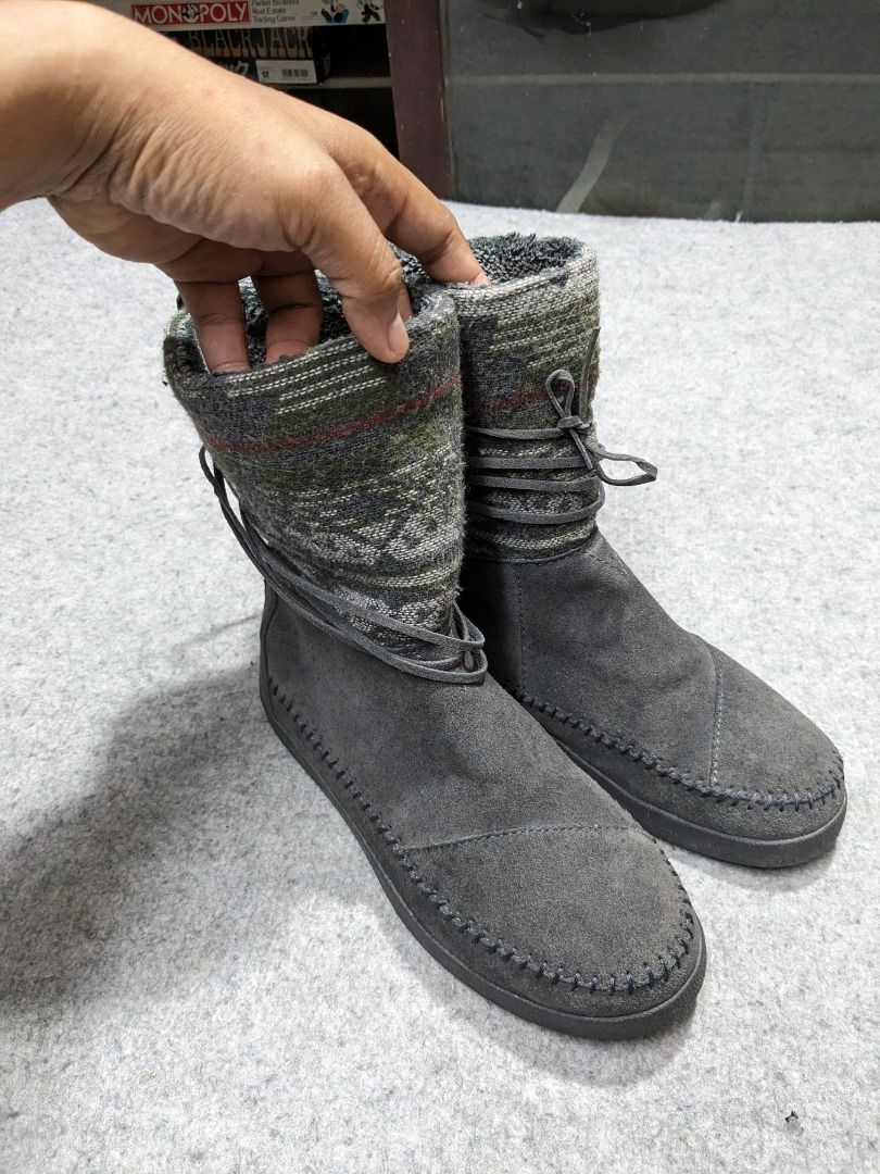 Toms moccasin best sale boots