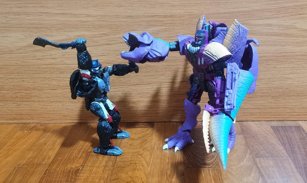 Transformers Kingdom Megatron Core Class - Figurine Robot/tank Complète (sans Emballage) - Occasion