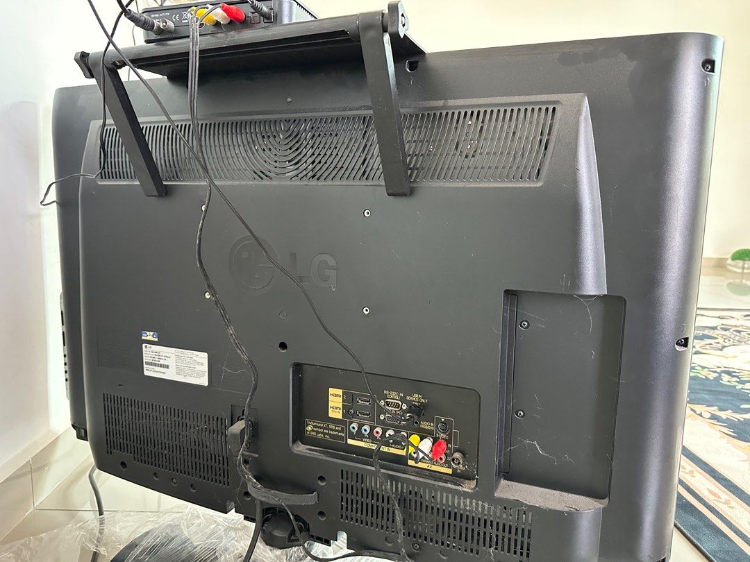 Tv toshiba 32 inchi, TV & Home Appliances, TV & Entertainment, TV on ...