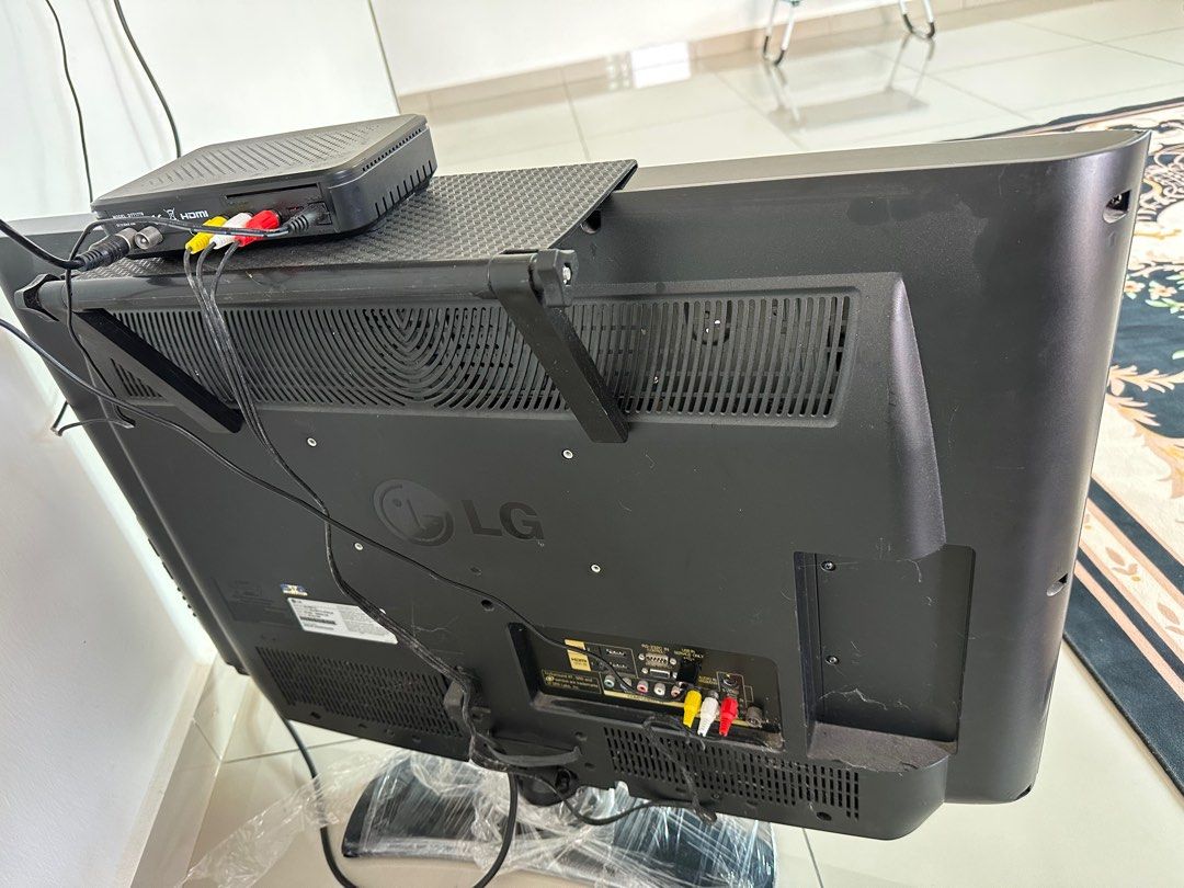 Tv toshiba 32 inchi, TV & Home Appliances, TV & Entertainment, TV on ...