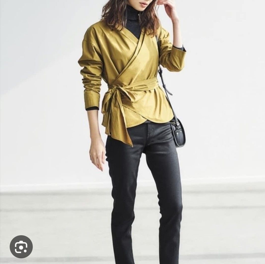 Uniqlo wrap shop blouse