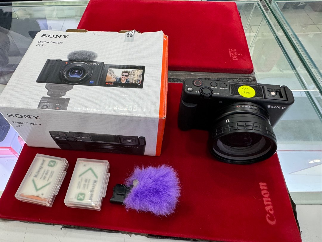 (USED) SONY ZV1 WITH EXTRA BATTERY X2 ULANZI WIDE ANGEL LENS (IN