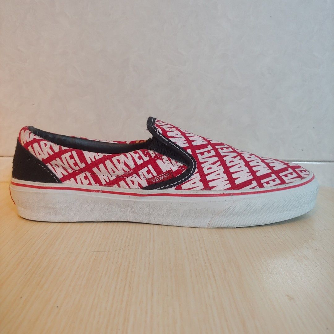 Vans x Marvel Slip On Sneakers Fesyen Pria Sepatu Sneakers di