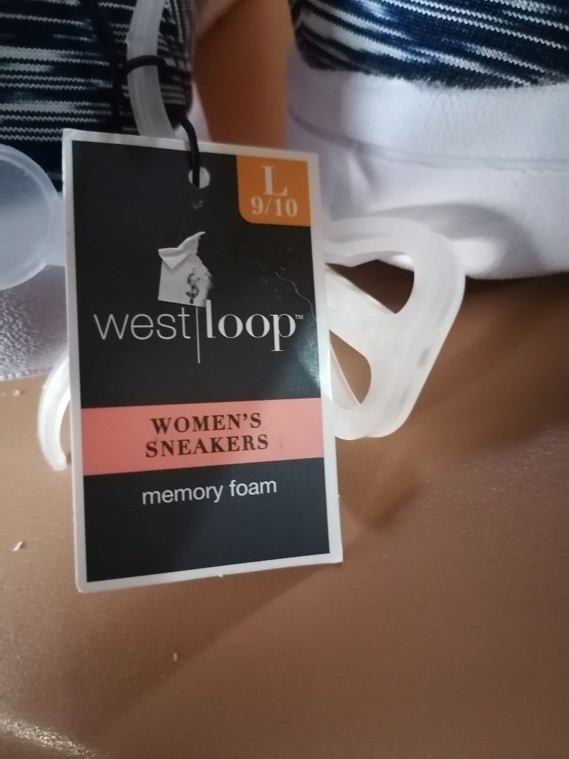West loop memory foam, Women's Fashion, Footwear, Sneakers on Carousell