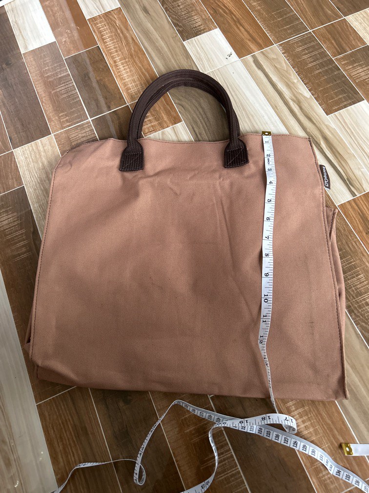 Wide bottom tote bag deals