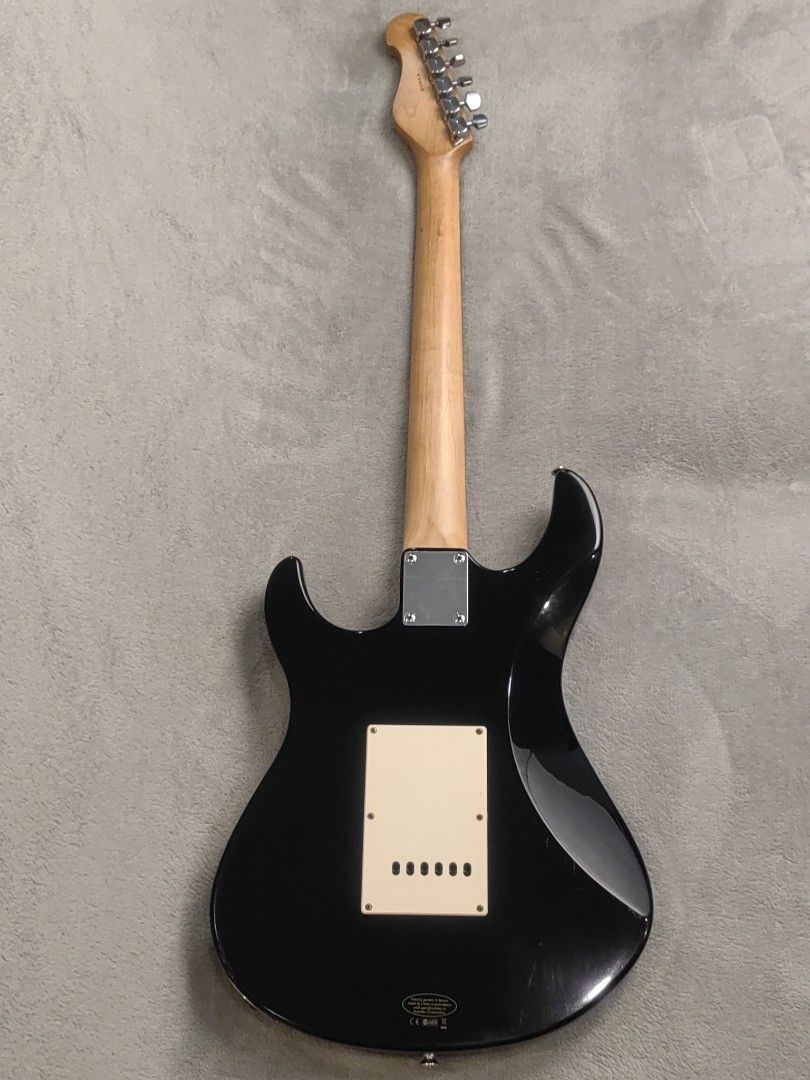 Yamaha EG 112C Electric Guitar, Hobbies & Toys, Music & Media, Musical ...